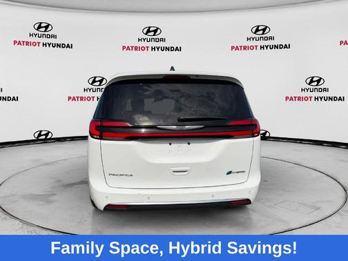 Bright White Clearcoat 2024 Chrysler Pacifica Hybrid Select