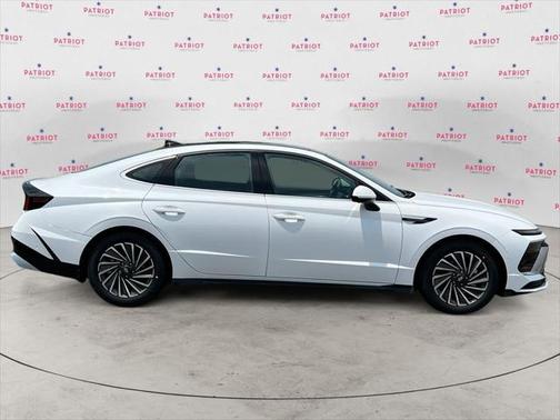 2025 Hyundai SONATA Hybrid Limited