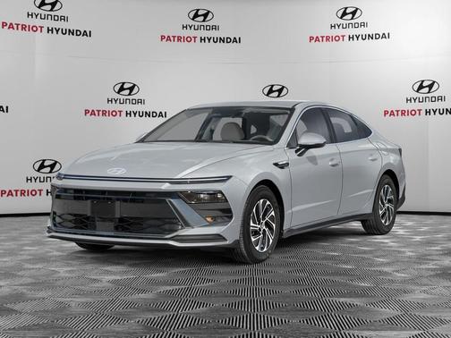 Aero Silver 2026 Hyundai SONATA Hybrid Base