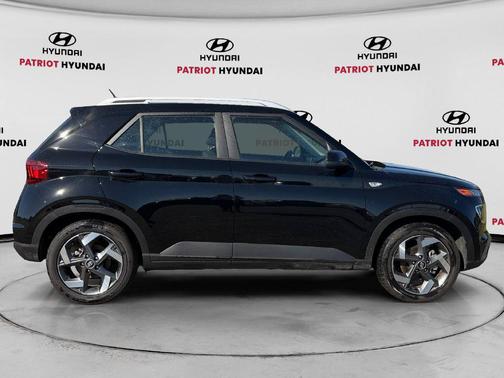 Onyx Black 2026 Hyundai VENUE SEL
