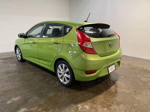 2012 Hyundai Accent SE