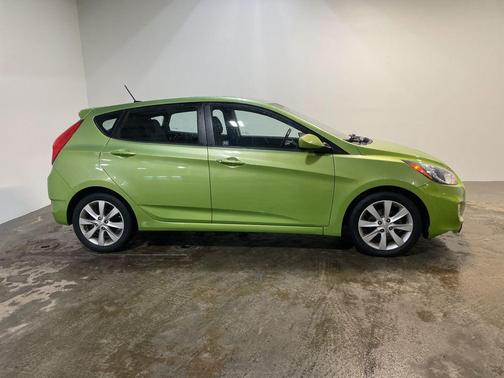 2012 Hyundai Accent SE