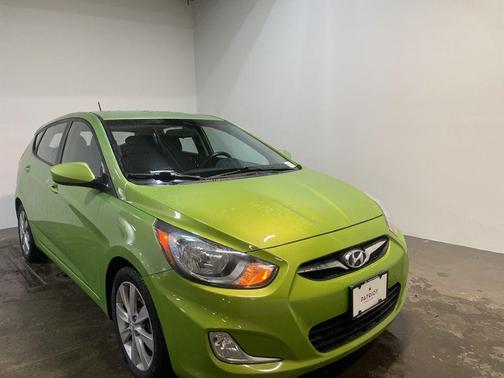 2012 Hyundai Accent SE