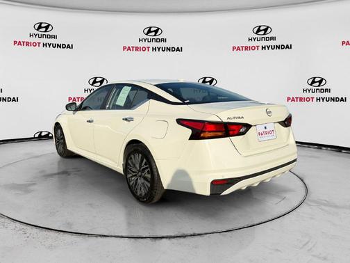 Glacier White 2025 Nissan Altima 2.5 SV