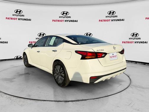 Glacier White 2025 Nissan Altima 2.5 SV