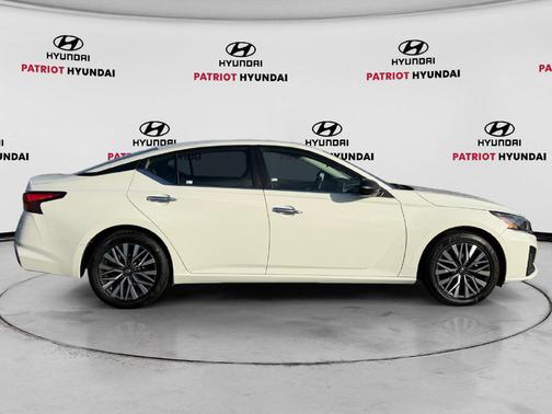 Glacier White 2025 Nissan Altima 2.5 SV