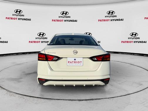 Glacier White 2025 Nissan Altima 2.5 SV