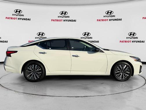 Glacier White 2025 Nissan Altima 2.5 SV