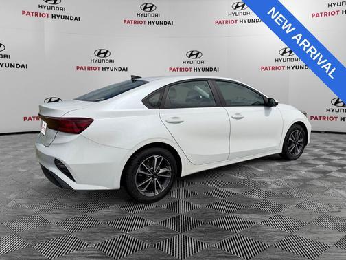 Snow White Pearl 2022 Kia Forte LXS