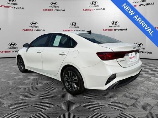 Snow White Pearl 2022 Kia Forte LXS