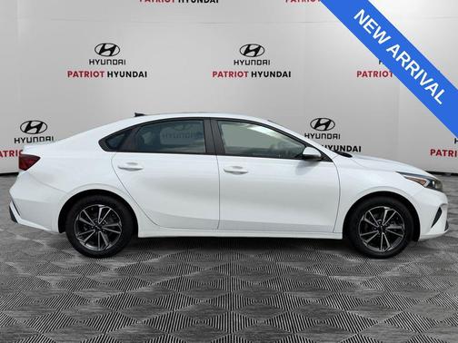 Snow White Pearl 2022 Kia Forte LXS