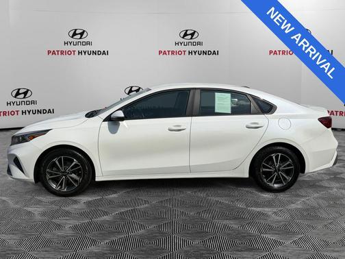 Snow White Pearl 2022 Kia Forte LXS