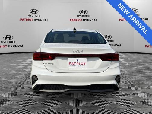 Snow White Pearl 2022 Kia Forte LXS