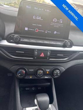 Snow White Pearl 2022 Kia Forte LXS