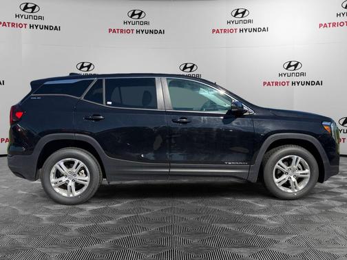 Ebony Twilight Metallic 2024 GMC Terrain SLE