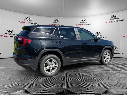 Ebony Twilight Metallic 2024 GMC Terrain SLE