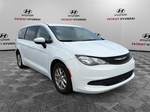 Bright White Clearcoat 2023 Chrysler Voyager LX