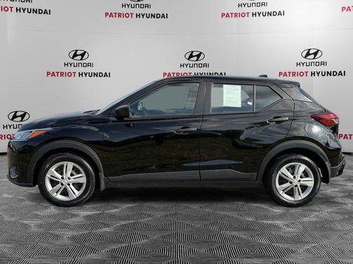 Super Black 2024 Nissan Kicks S