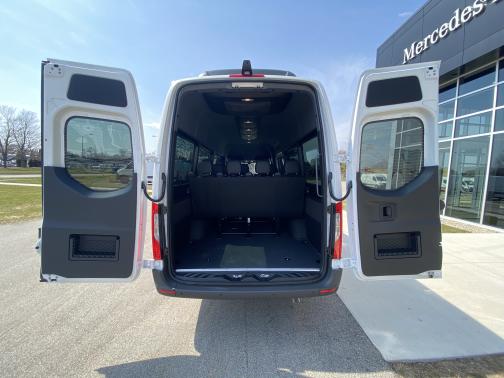 Arctic White 2026 Mercedes-Benz Sprinter 2500 Passenger 170 WB