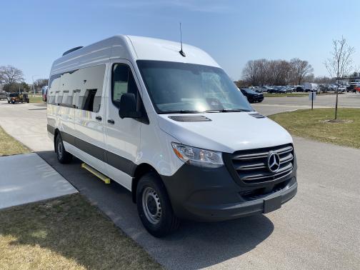 Arctic White 2026 Mercedes-Benz Sprinter 2500 Passenger 170 WB