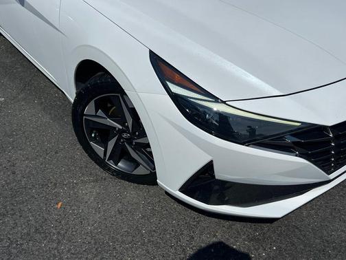 Quartz White 2021 Hyundai ELANTRA Limited