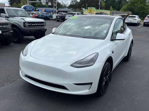 Pearl White Multi-Coat 2023 Tesla Model Y Long Range Dual Motor All-Wheel Drive