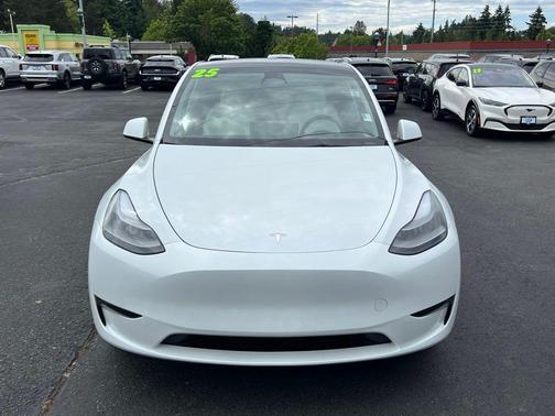 Pearl White Multi-Coat 2023 Tesla Model Y Long Range Dual Motor All-Wheel Drive