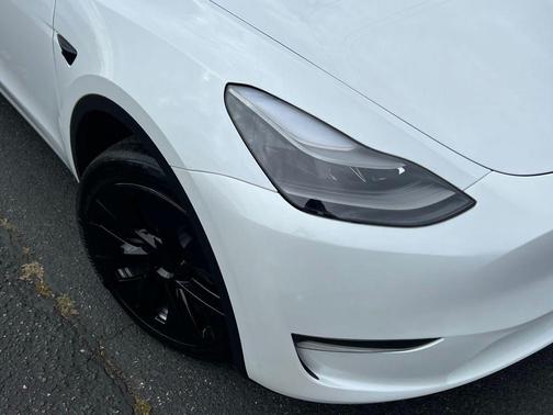 Pearl White Multi-Coat 2023 Tesla Model Y Long Range Dual Motor All-Wheel Drive