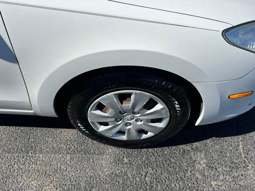 Polar White 2010 Hyundai Elantra Touring GLS
