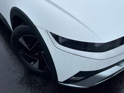 Atlas White 2025 Hyundai IONIQ 5 SE