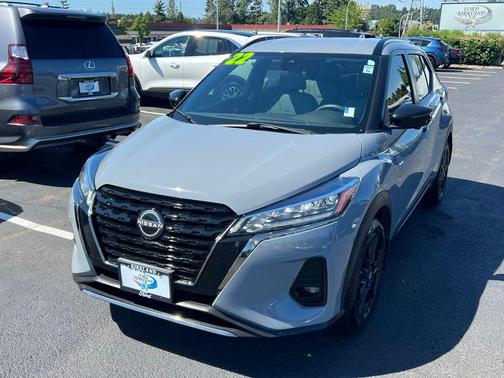 Boulder Gray Pearl 2022 Nissan Kicks SR