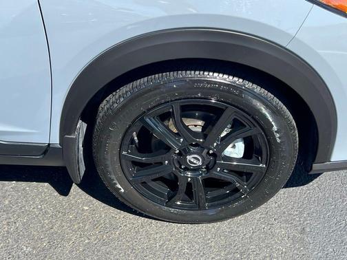 Boulder Gray Pearl 2022 Nissan Kicks SR