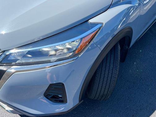 Boulder Gray Pearl 2022 Nissan Kicks SR