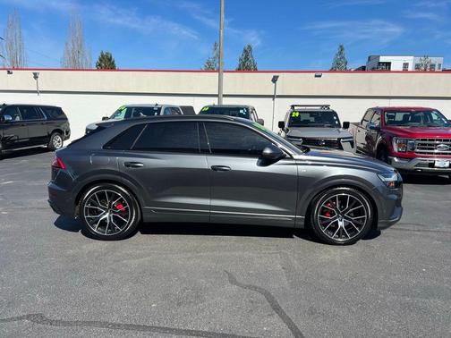 Daytona Gray Pearl Effect 2019 Audi Q8 3.0T Premium