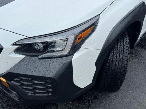 Crystal White Pearl 2024 Subaru Outback Wilderness