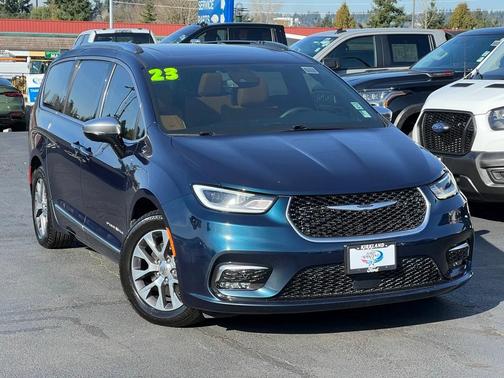 2023 Chrysler Pacifica Hybrid Pinnacle