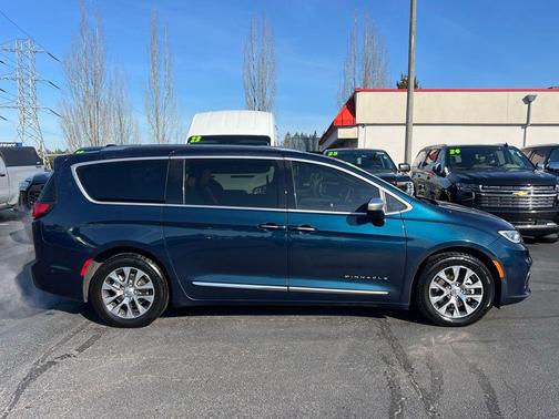 2023 Chrysler Pacifica L