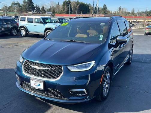 2023 Chrysler Pacifica Hybrid Pinnacle