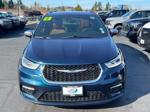 2023 Chrysler Pacifica Hybrid Pinnacle