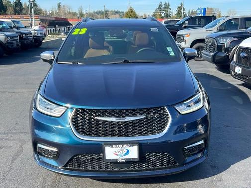 2023 Chrysler Pacifica Hybrid Pinnacle