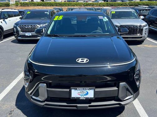 Abyss Black Pearl 2025 Hyundai KONA SE