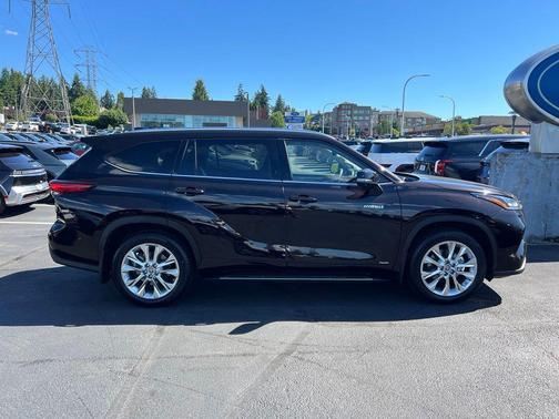Opulent Amber 2020 Toyota Highlander Hybrid Limited