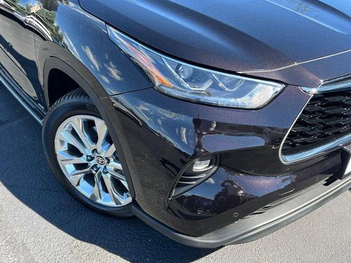 Opulent Amber 2020 Toyota Highlander Hybrid Limited