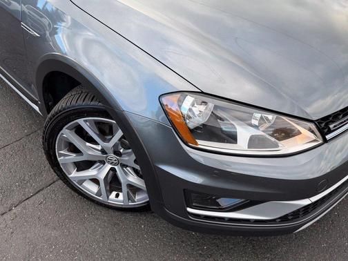Platinum Gray Metallic 2017 Volkswagen Golf Alltrack TSI SEL