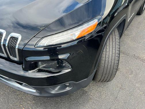 Diamond Black Crystal Pearlcoat 2017 Jeep Cherokee Limited