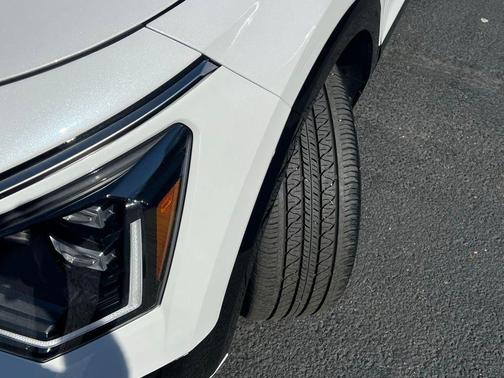 Snow White Pearl 2024 Kia Niro Touring