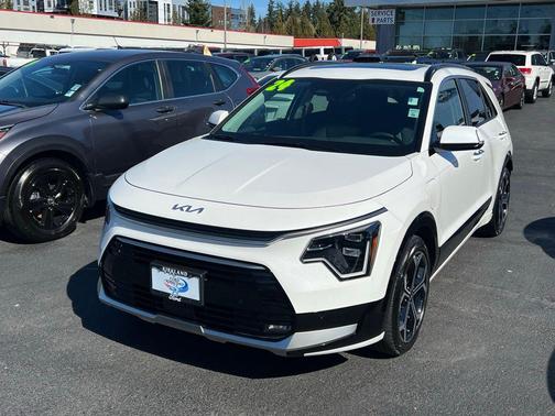 Snow White Pearl 2024 Kia Niro Touring