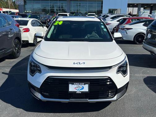Snow White Pearl 2024 Kia Niro Touring