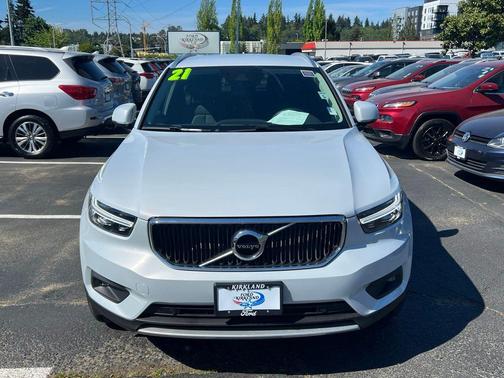 Glacier Silver Metallic 2021 Volvo XC40 T5 Momentum