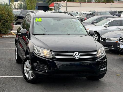 Deep Black 2016 Volkswagen Tiguan S